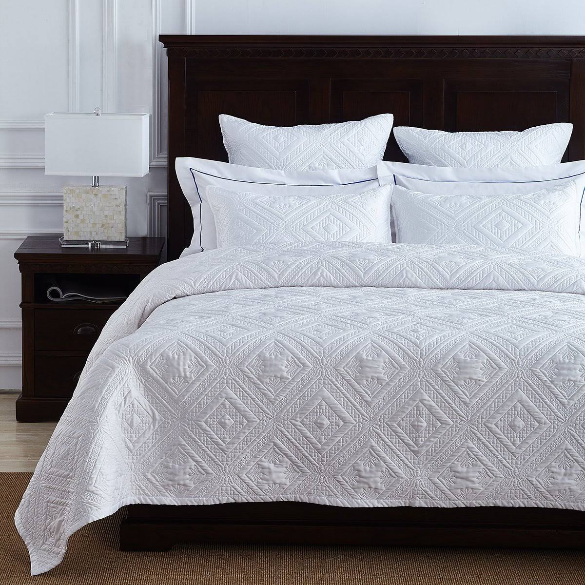 White King Quilt D7426
